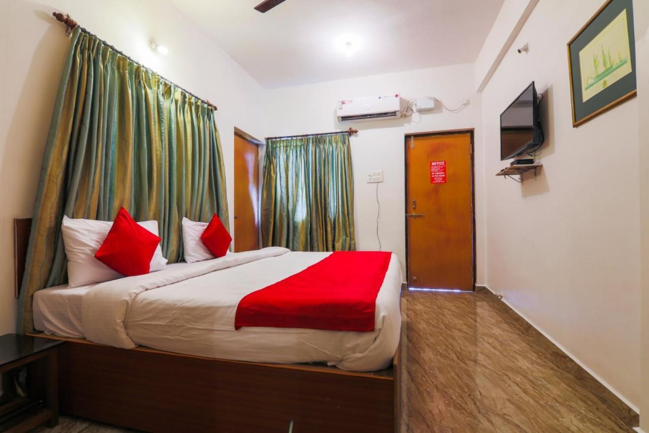 Fullmoon Beach Place Candolim Bagian luar foto