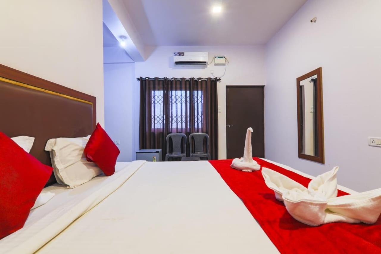 Fullmoon Beach Place Candolim Bagian luar foto