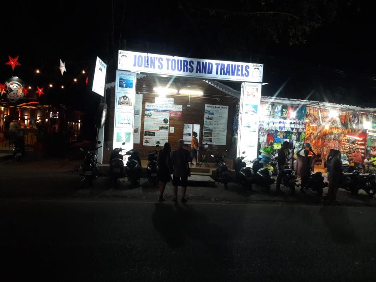 Fullmoon Beach Place Candolim Bagian luar foto