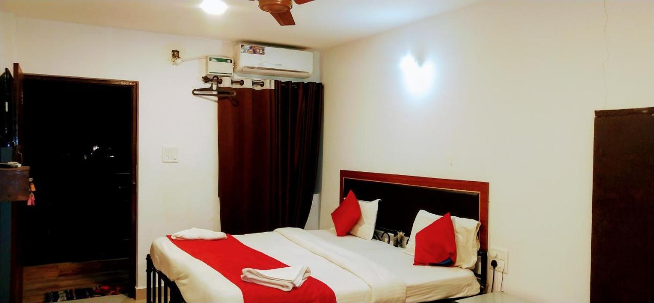 Fullmoon Beach Place Candolim Bagian luar foto