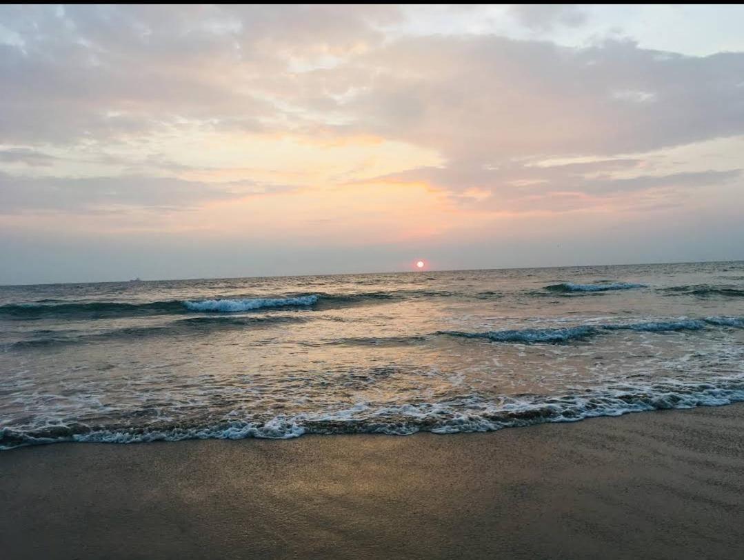 Fullmoon Beach Place Candolim Bagian luar foto